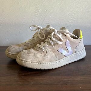 Veja Beige Sneakers
